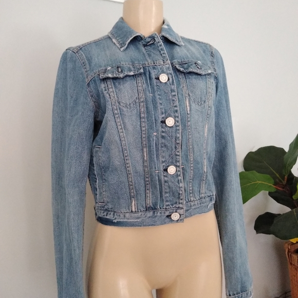 American Eagle Outfitters Jackets & Blazers - AEO Women's distressed Jean jacket live your life
